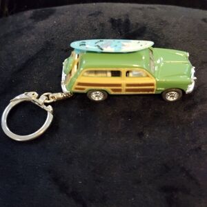 Vintage Kinsmart diecast model of a 1949 Ford Woody Wagon surfboard, Keychain